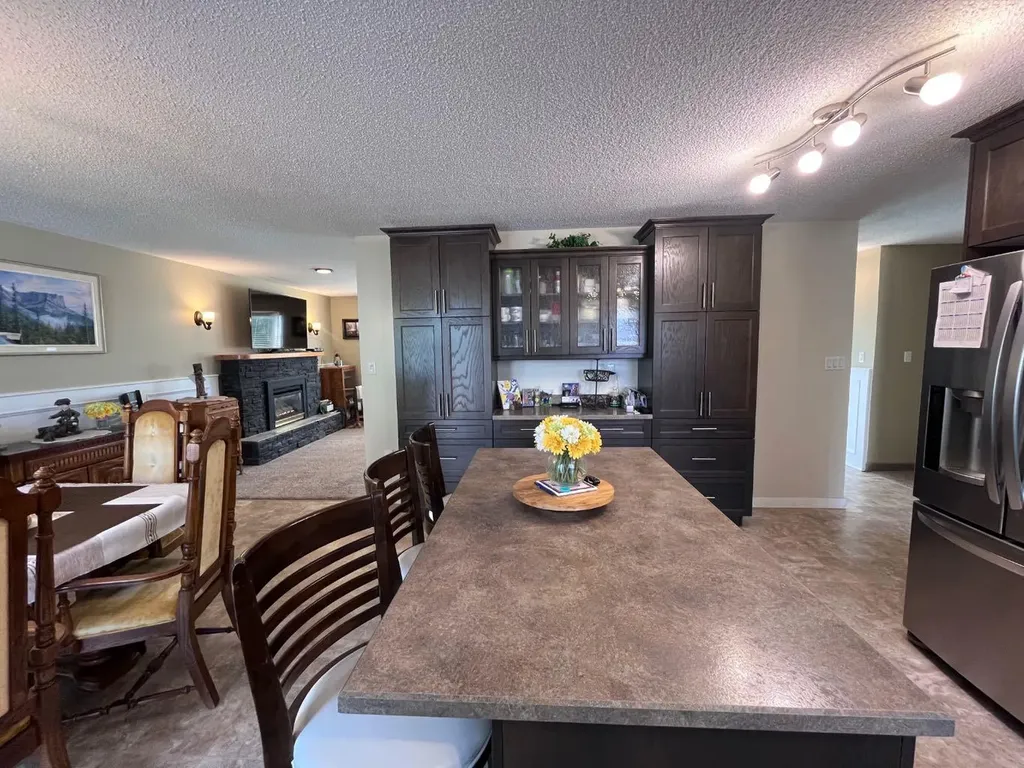 165 Mcpherson Drive Hinton AB T7V 1J9