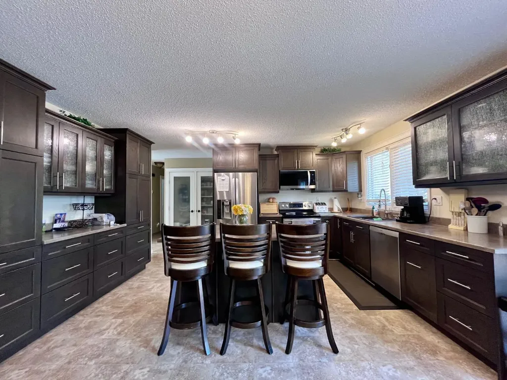 165 Mcpherson Drive Hinton AB T7V 1J9