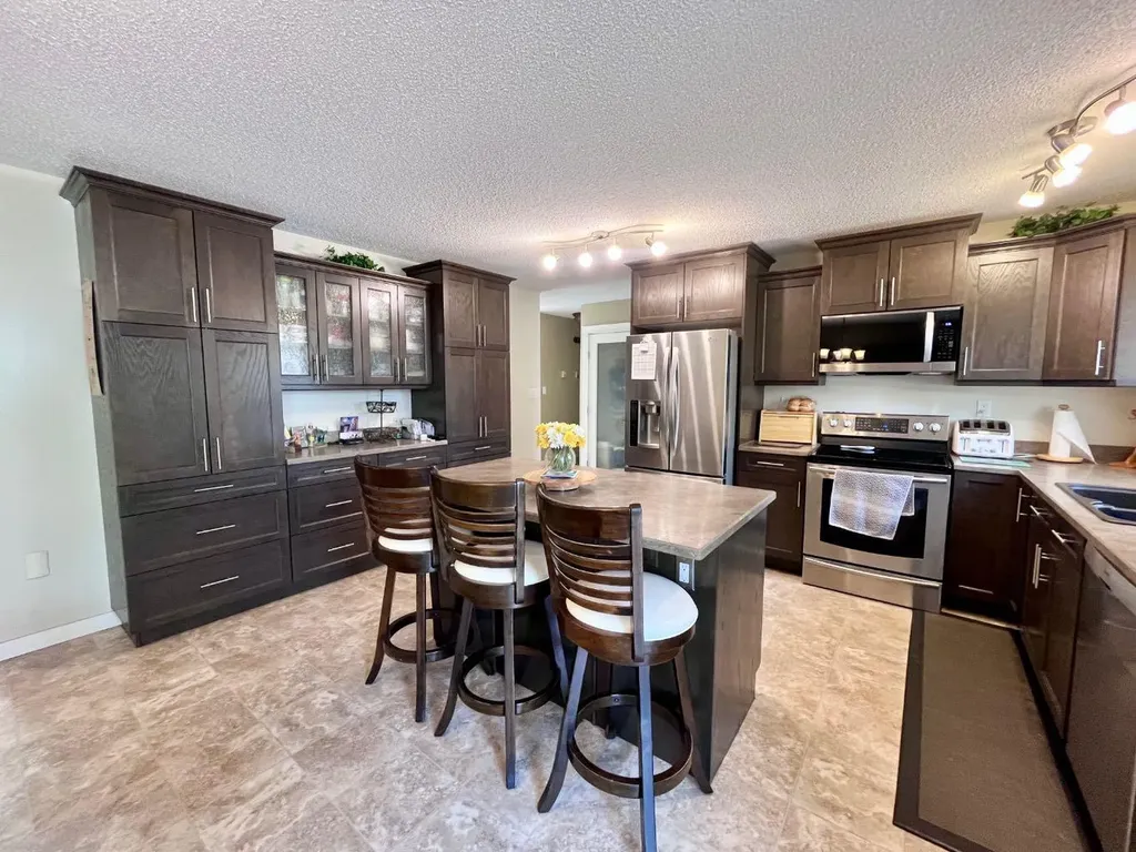 165 Mcpherson Drive Hinton AB T7V 1J9
