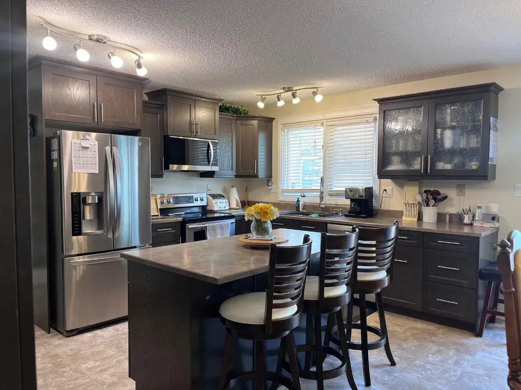 165 Mcpherson Drive Hinton AB T7V 1J9