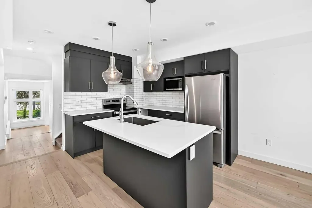1632 20 Avenue NW Calgary AB T2M 1G8