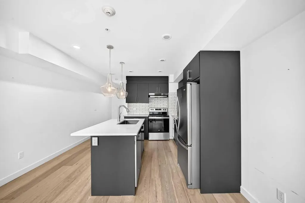 1632 20 Avenue NW Calgary AB T2M 1G8