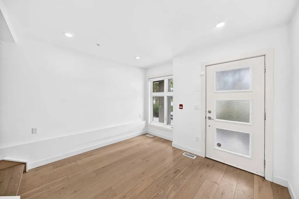 1632 20 Avenue NW Calgary AB T2M 1G8
