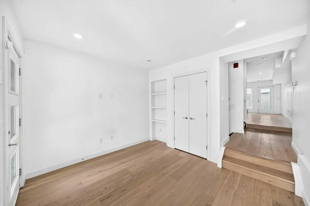 1632 20 Avenue NW Calgary AB T2M 1G8