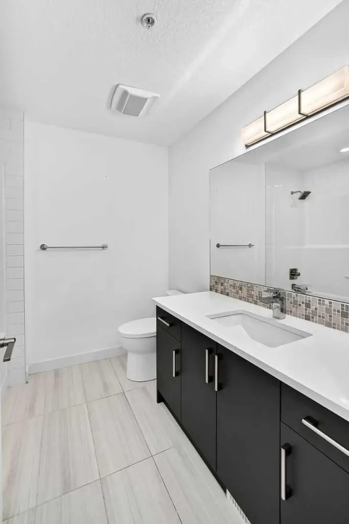 1632 20 Avenue NW Calgary AB T2M 1G8