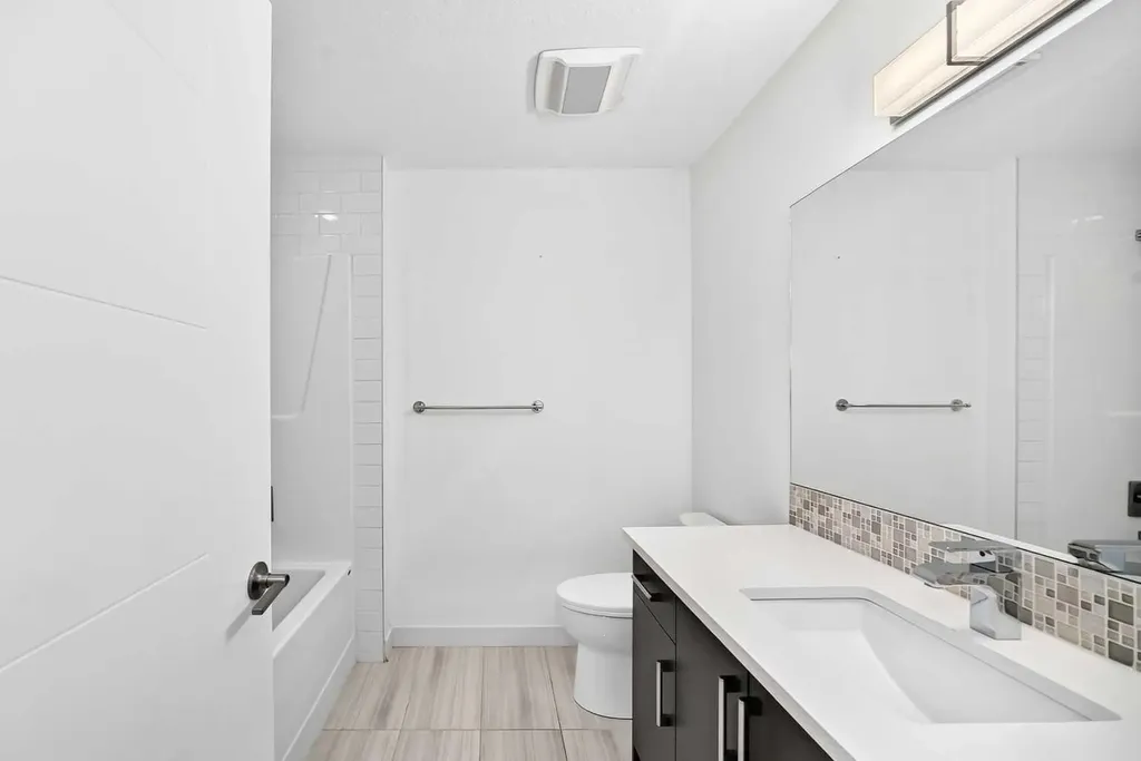 1632 20 Avenue NW Calgary AB T2M 1G8