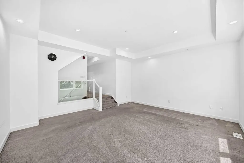 1632 20 Avenue NW Calgary AB T2M 1G8