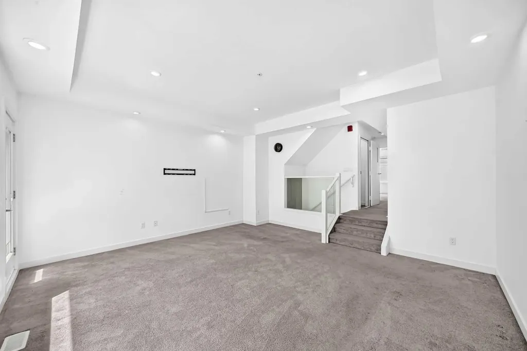 1632 20 Avenue NW Calgary AB T2M 1G8