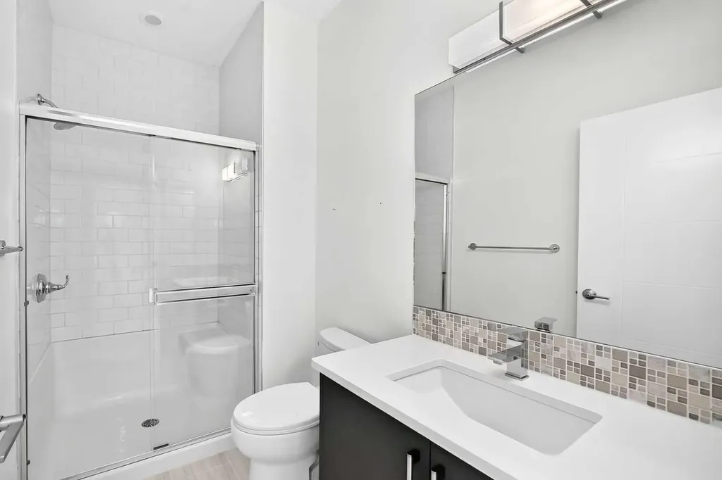 1632 20 Avenue NW Calgary AB T2M 1G8