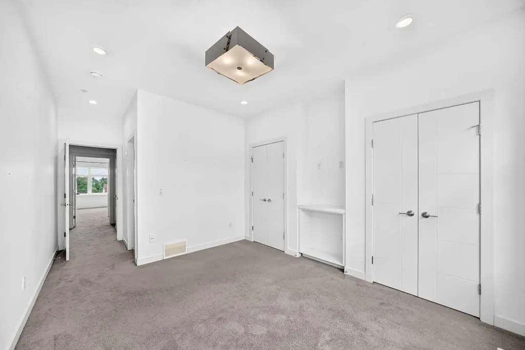 1632 20 Avenue NW Calgary AB T2M 1G8