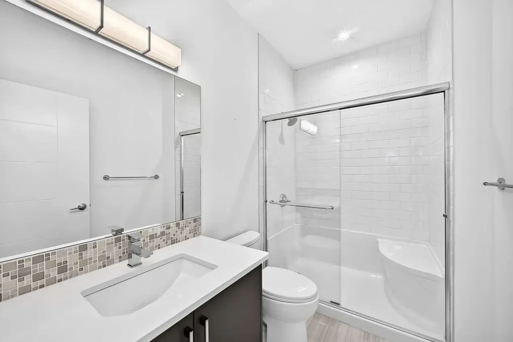 1632 20 Avenue NW Calgary AB T2M 1G8