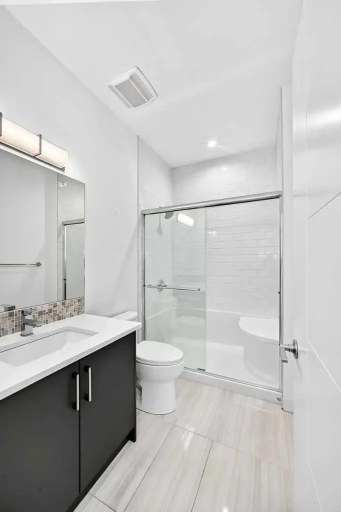 1632 20 Avenue NW Calgary AB T2M 1G8