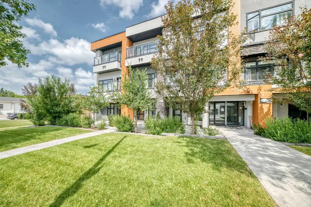 1632 20 Avenue NW Calgary AB T2M 1G8