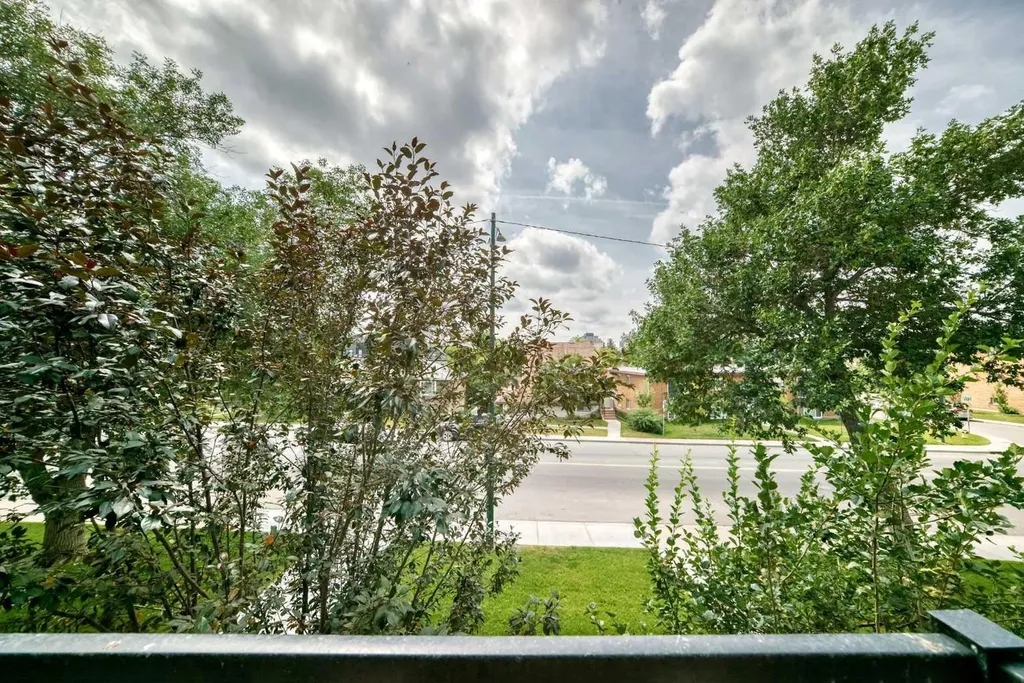 1632 20 Avenue NW Calgary AB T2M 1G8