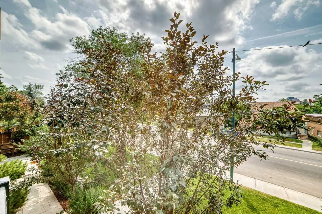 1632 20 Avenue NW Calgary AB T2M 1G8