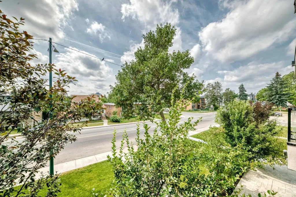 1632 20 Avenue NW Calgary AB T2M 1G8