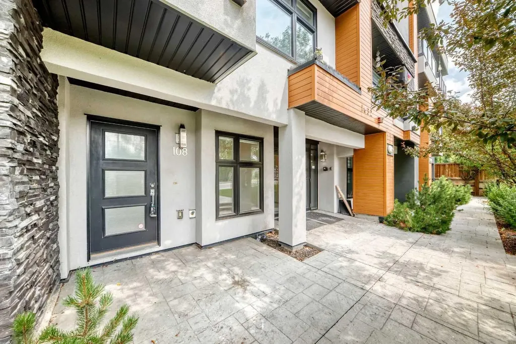 1632 20 Avenue NW Calgary AB T2M 1G8