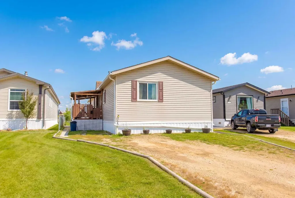 15 Mackenzie Ranch Way Lacombe AB T4L 0B4