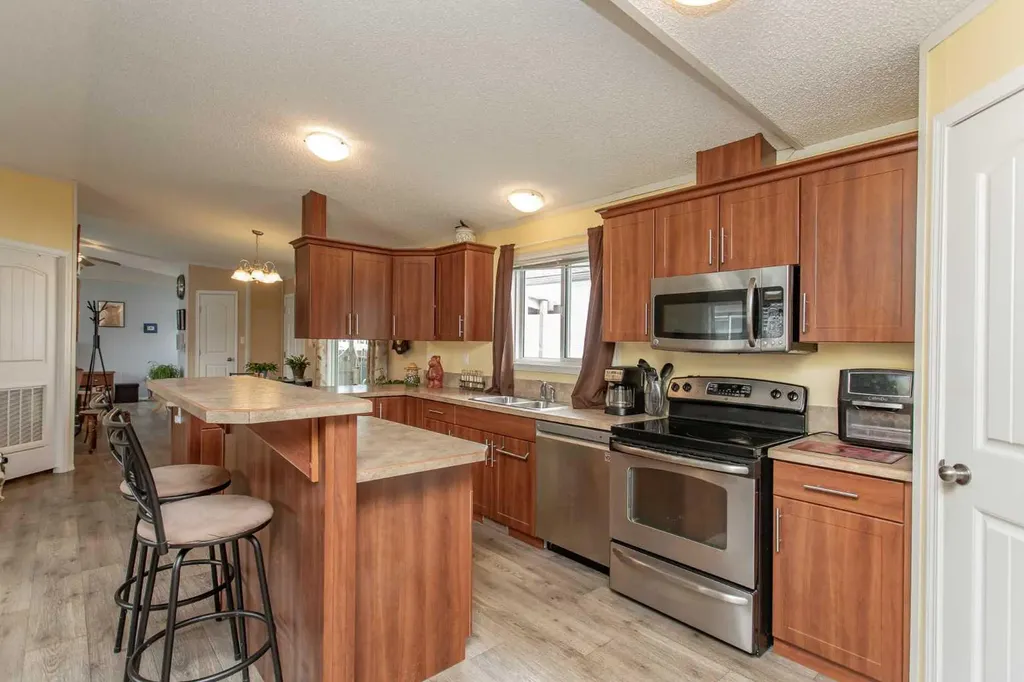 15 Mackenzie Ranch Way Lacombe AB T4L 0B4