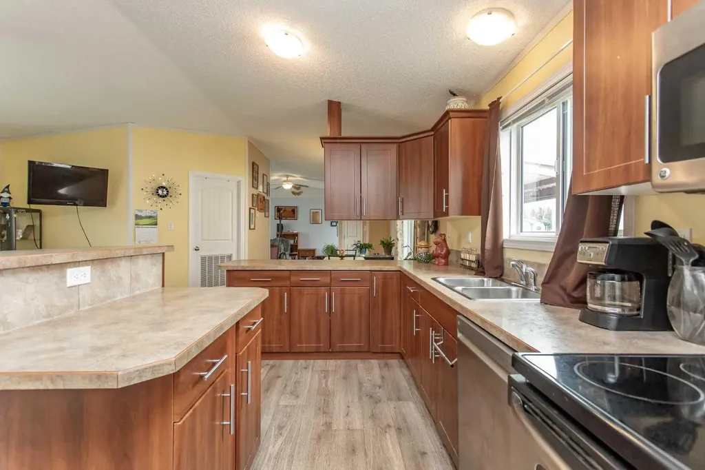 15 Mackenzie Ranch Way Lacombe AB T4L 0B4