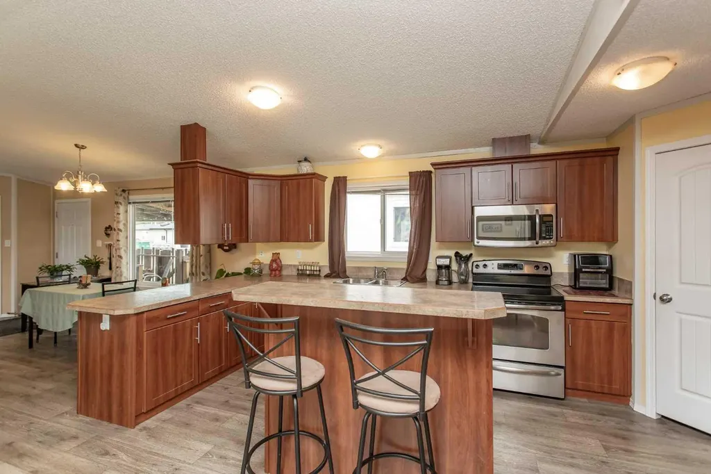 15 Mackenzie Ranch Way Lacombe AB T4L 0B4
