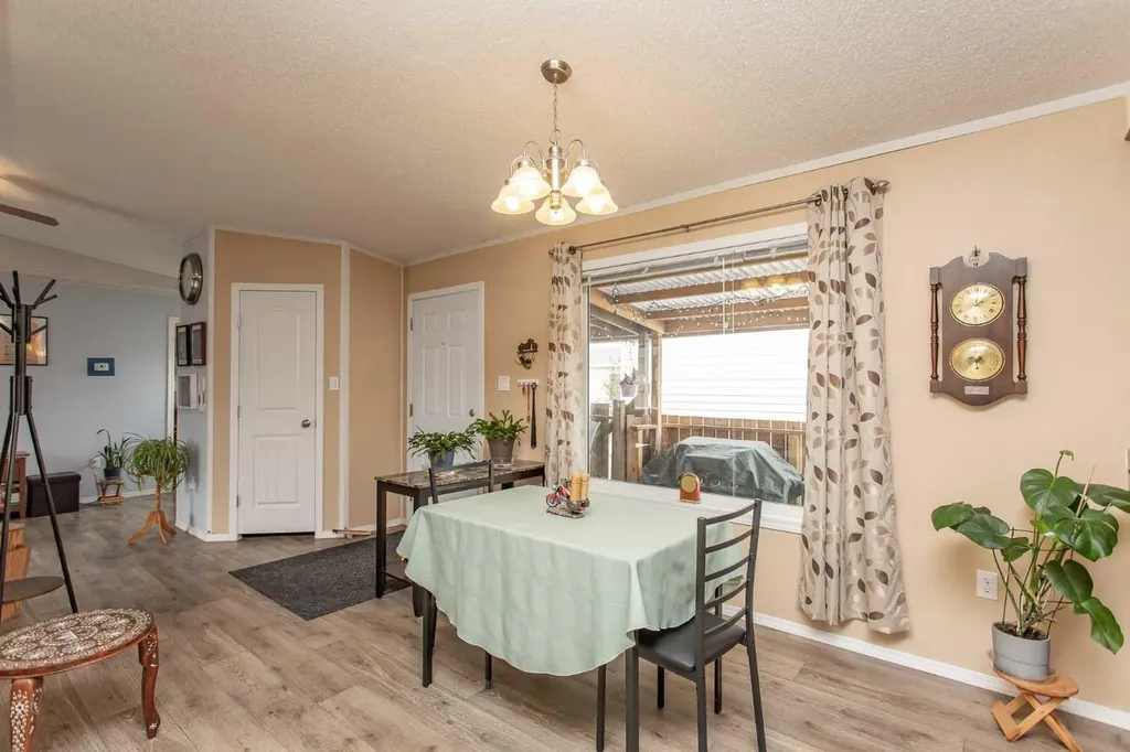 15 Mackenzie Ranch Way Lacombe AB T4L 0B4