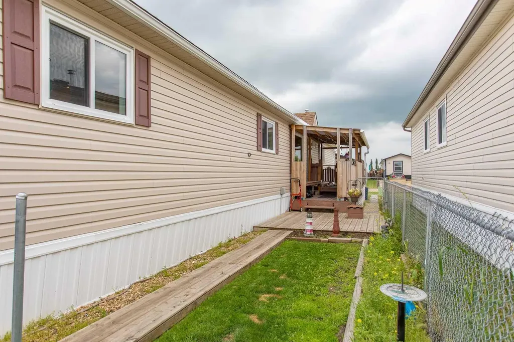 15 Mackenzie Ranch Way Lacombe AB T4L 0B4