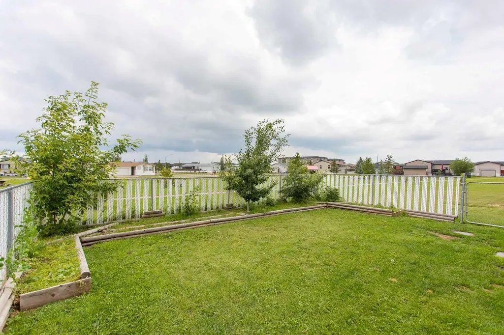 15 Mackenzie Ranch Way Lacombe AB T4L 0B4