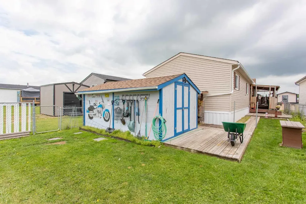 15 Mackenzie Ranch Way Lacombe AB T4L 0B4