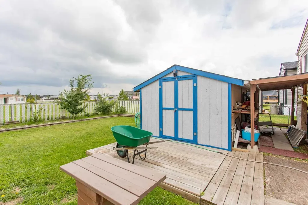 15 Mackenzie Ranch Way Lacombe AB T4L 0B4
