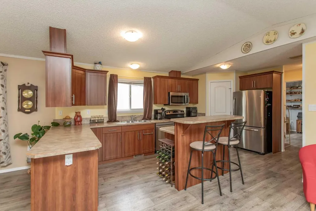 15 Mackenzie Ranch Way Lacombe AB T4L 0B4