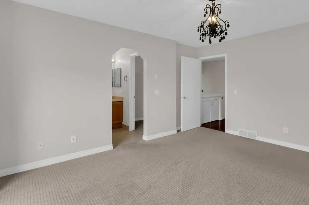 270 Arbour Ridge Park NW Calgary AB T3G 4C4