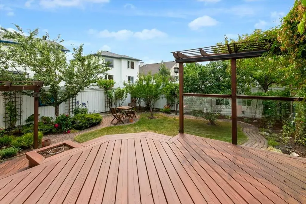 270 Arbour Ridge Park NW Calgary AB T3G 4C4