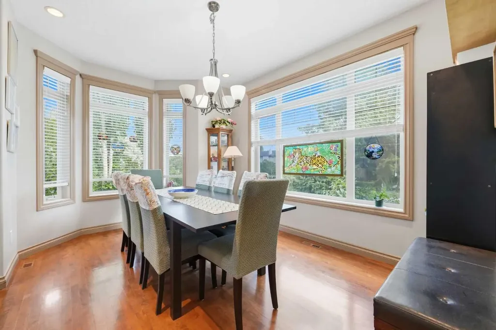 2245 25 Street SW Calgary AB T3E 1X3