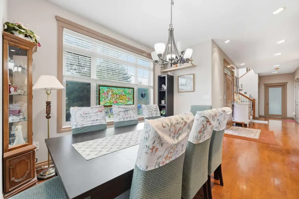 2245 25 Street SW Calgary AB T3E 1X3