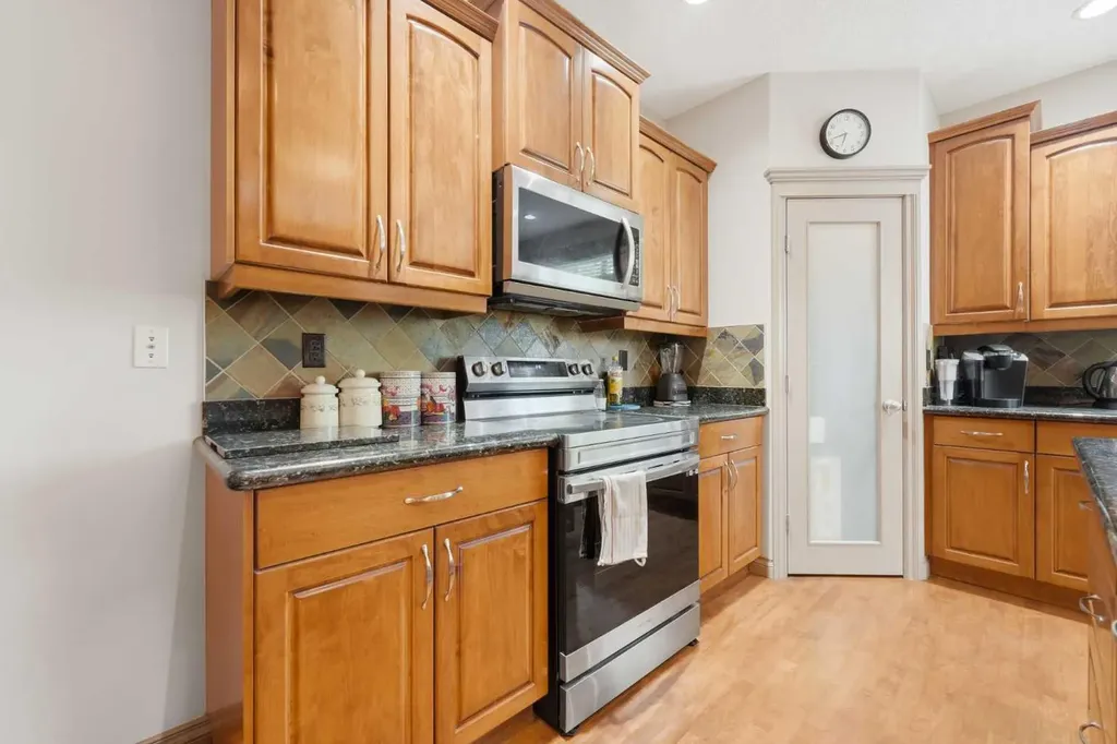2245 25 Street SW Calgary AB T3E 1X3