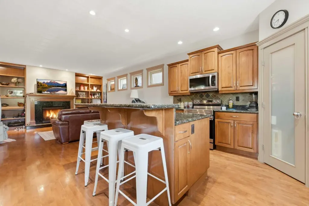 2245 25 Street SW Calgary AB T3E 1X3