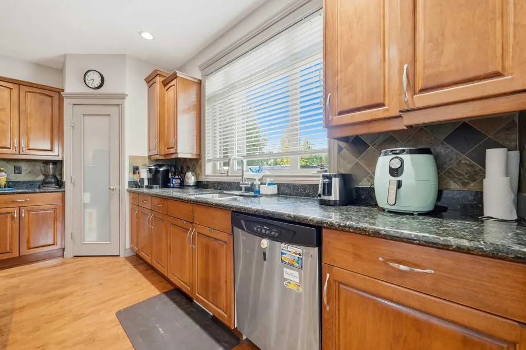 2245 25 Street SW Calgary AB T3E 1X3
