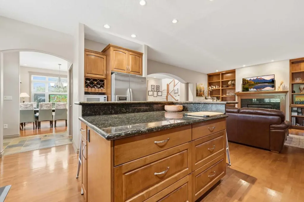 2245 25 Street SW Calgary AB T3E 1X3