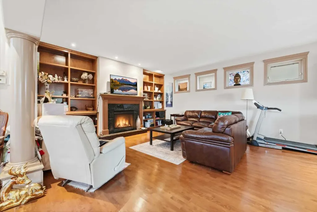 2245 25 Street SW Calgary AB T3E 1X3
