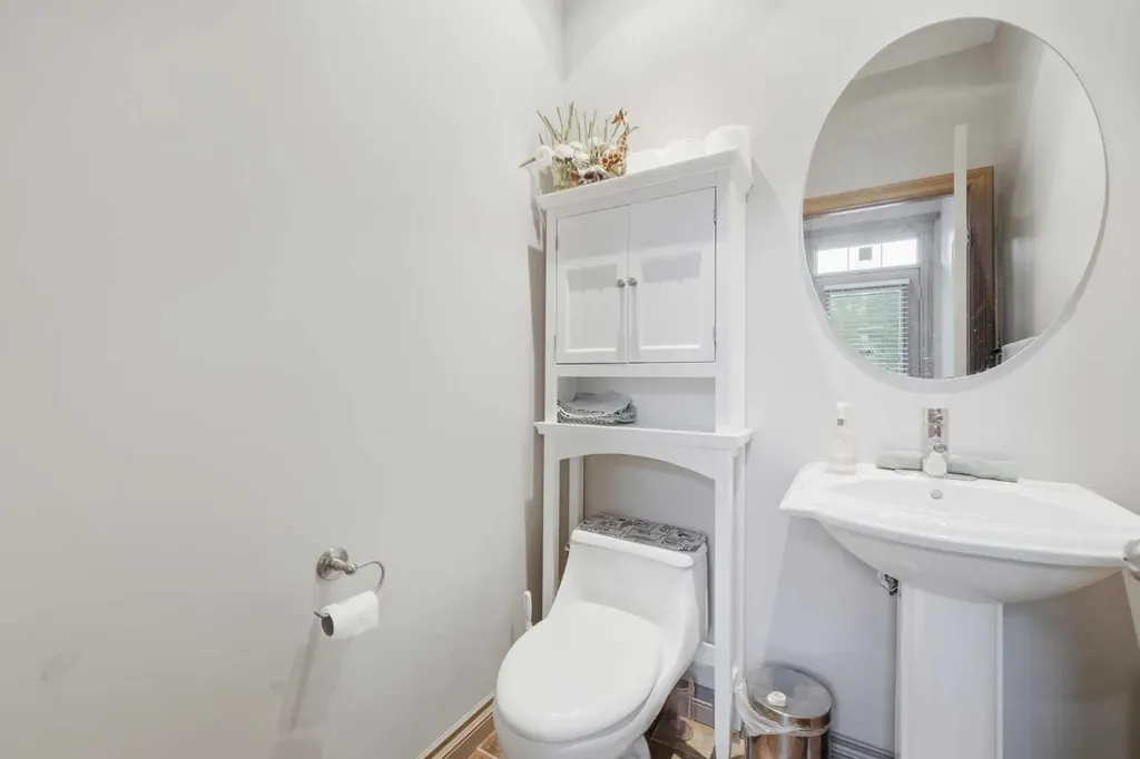 2245 25 Street SW Calgary AB T3E 1X3