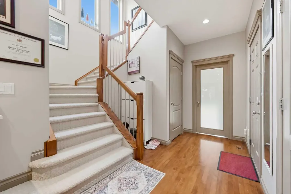 2245 25 Street SW Calgary AB T3E 1X3