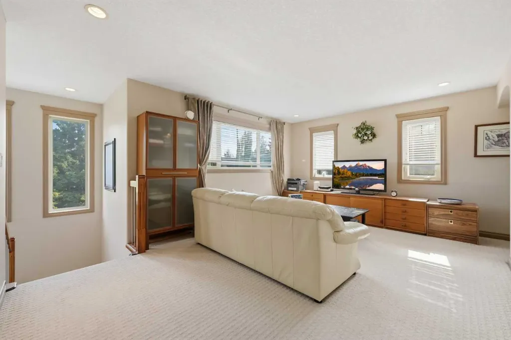 2245 25 Street SW Calgary AB T3E 1X3