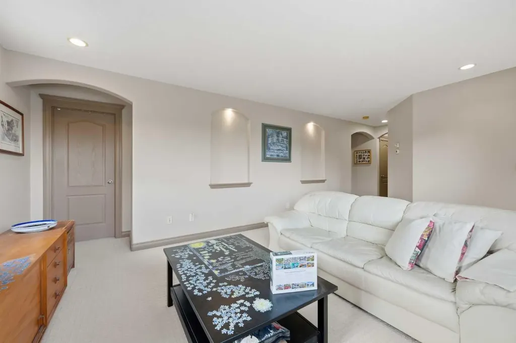 2245 25 Street SW Calgary AB T3E 1X3