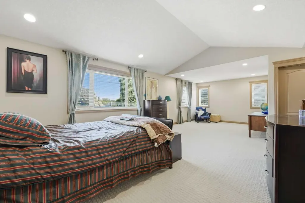 2245 25 Street SW Calgary AB T3E 1X3