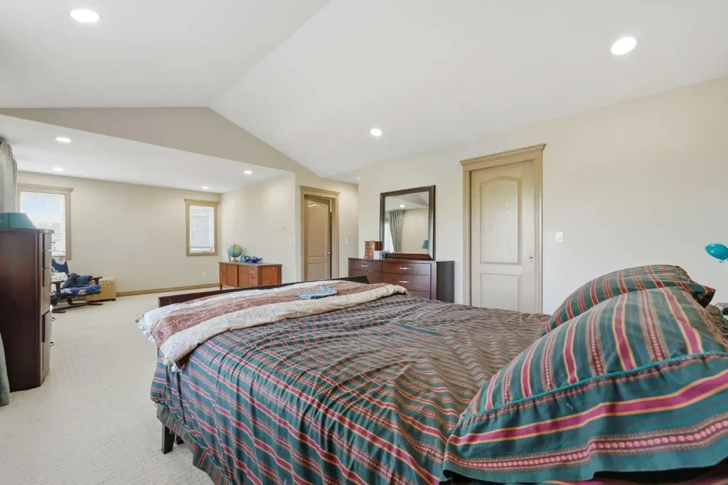 2245 25 Street SW Calgary AB T3E 1X3