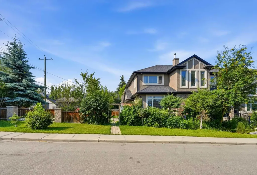 2245 25 Street SW Calgary AB T3E 1X3
