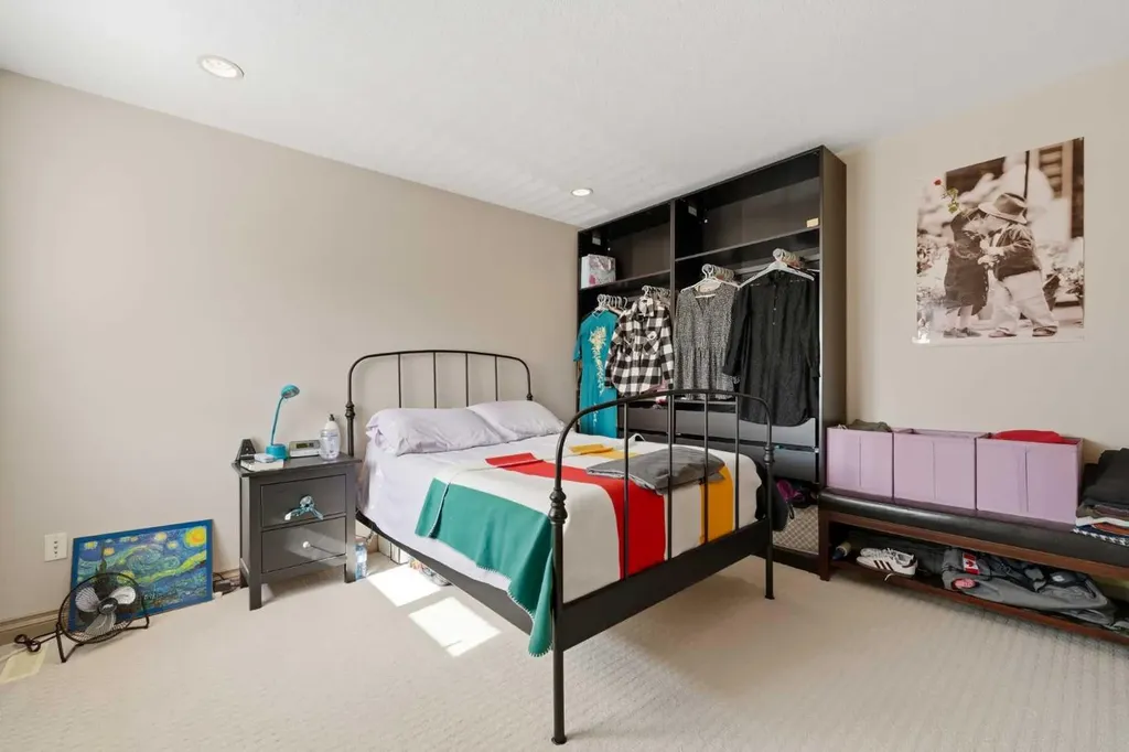 2245 25 Street SW Calgary AB T3E 1X3