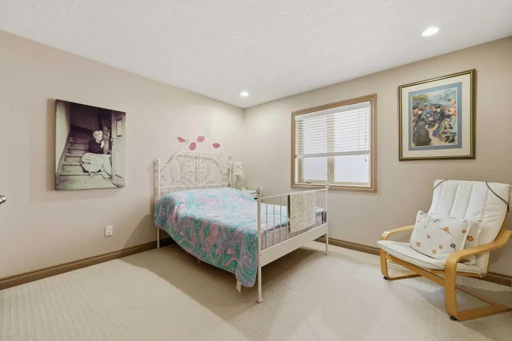 2245 25 Street SW Calgary AB T3E 1X3