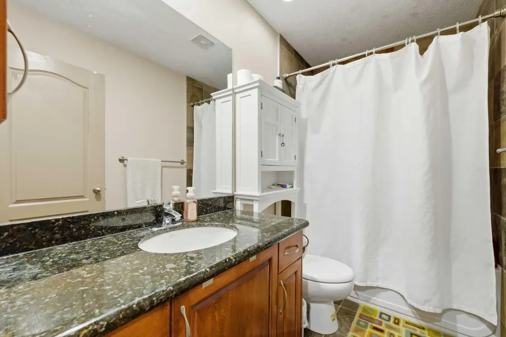 2245 25 Street SW Calgary AB T3E 1X3